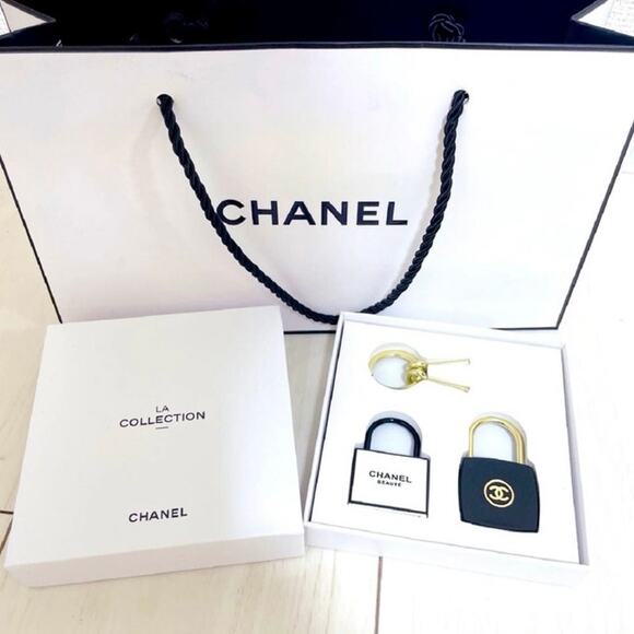 CHANEL Lock & Key Set LA Collection New in Box Rare - Picture 6 of 9